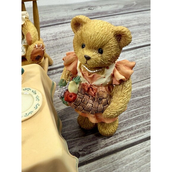 SOLD**Cherished Teddies We Bear Thanks 1996 Table & Family with Box - Picture 6 of 16